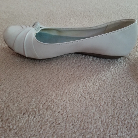 Flats - Picture 2 of 3